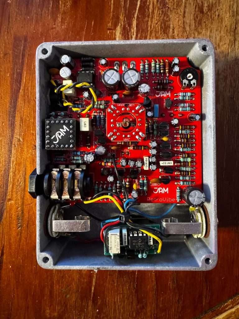 JAM Pedals RetroVibe mk.3 internals, showing the LDR photocell socket